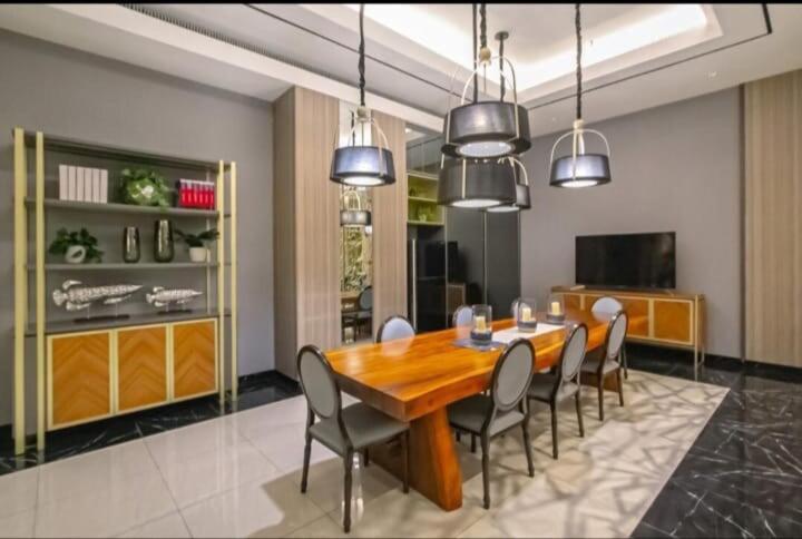Pakuwonmall Anderson 2br By Host