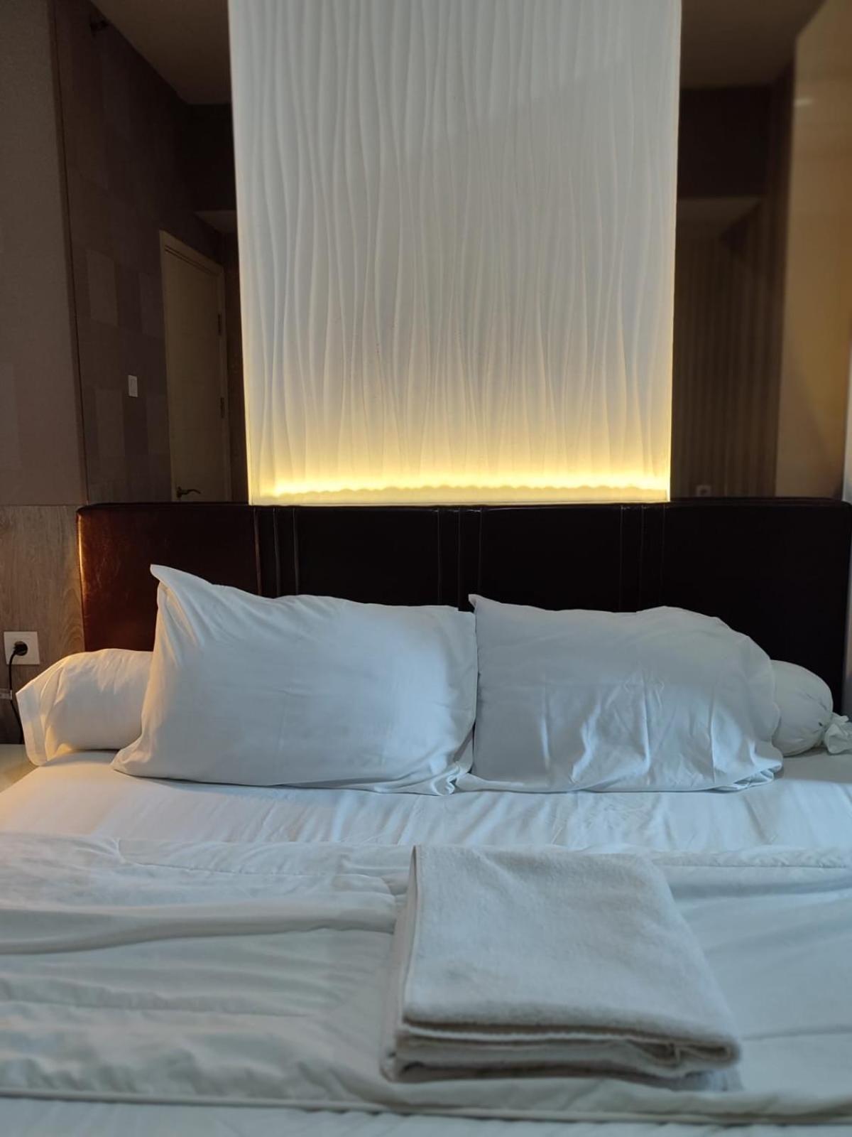 Pakuwonmall Anderson 2br By Host Apartemen